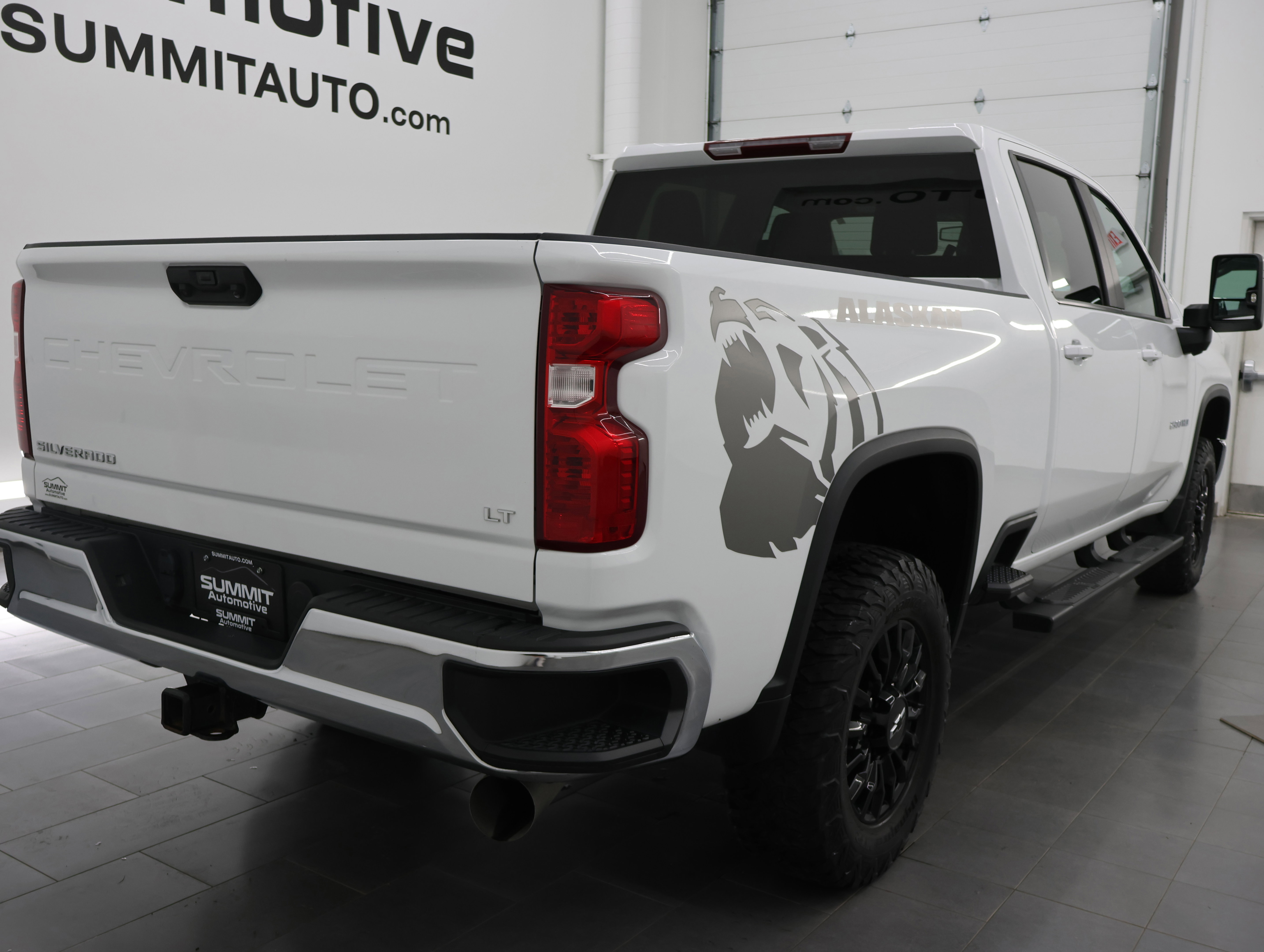 Used 2023 Chevrolet Silverado 2500 LT w/ Convenience Package AWD/4WD image 4