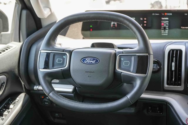 Certified 2025 Ford Expedition Active AWD/4WD image 17