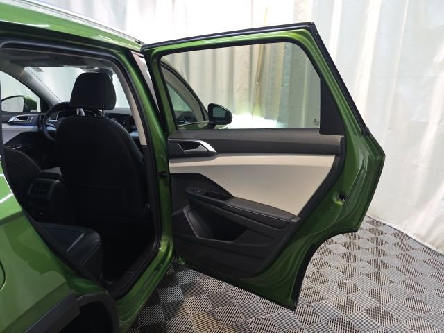 Certified 2025 Volkswagen Taos SEL w/ Black Wheel Plus Package image 31