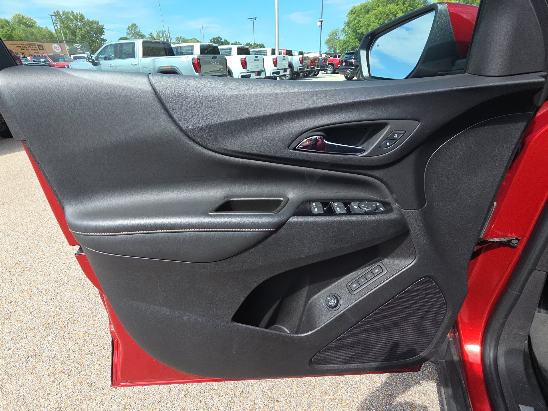 Used 2024 Chevrolet Equinox Premier FWD image 12