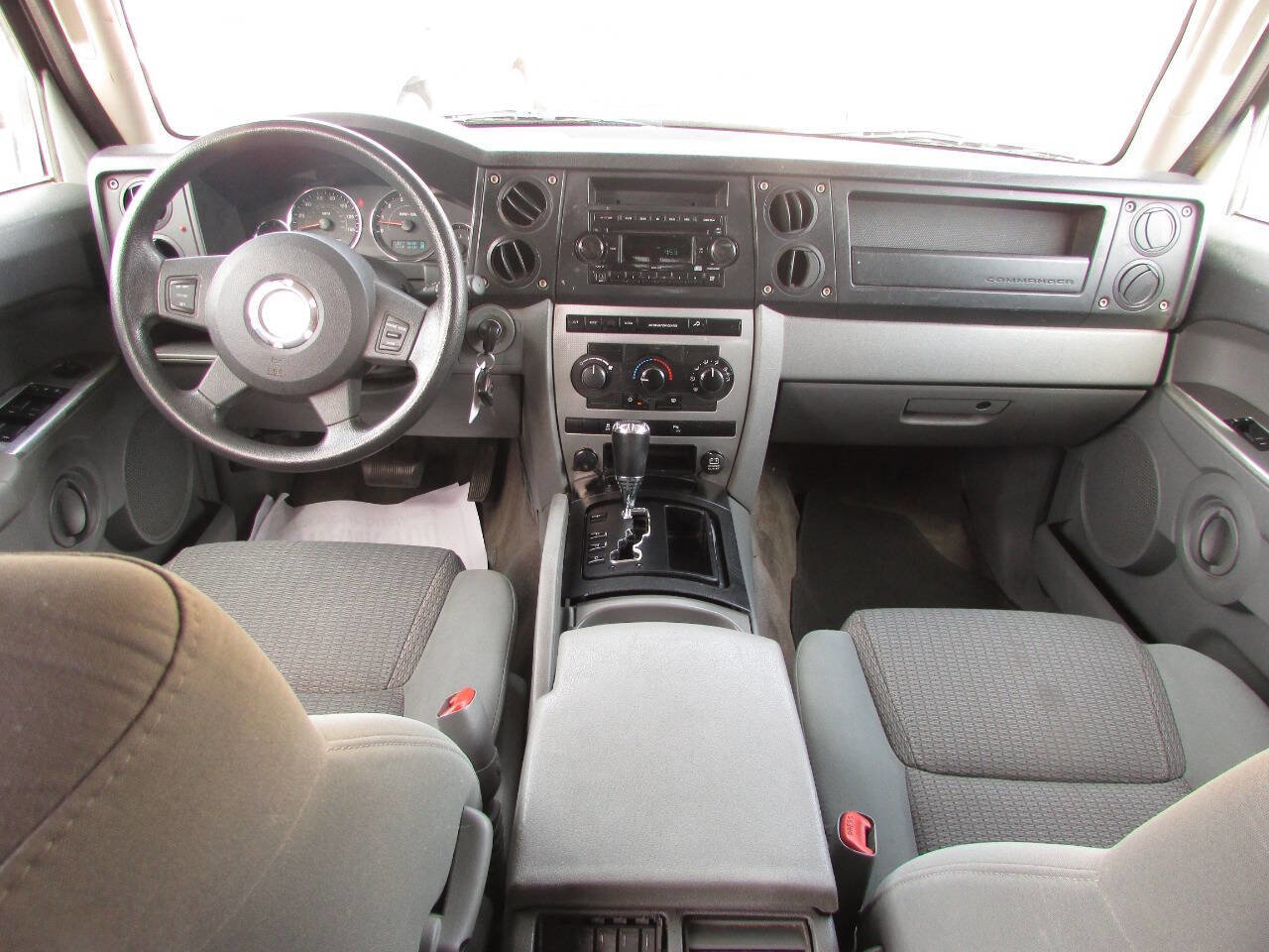 Used 2007 Jeep Commander Sport image 25