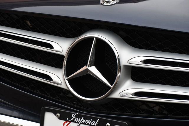 Used 2018 Mercedes-Benz GLC 300 GLC 300 4MATIC SUV w/ Multimedia Package image 3