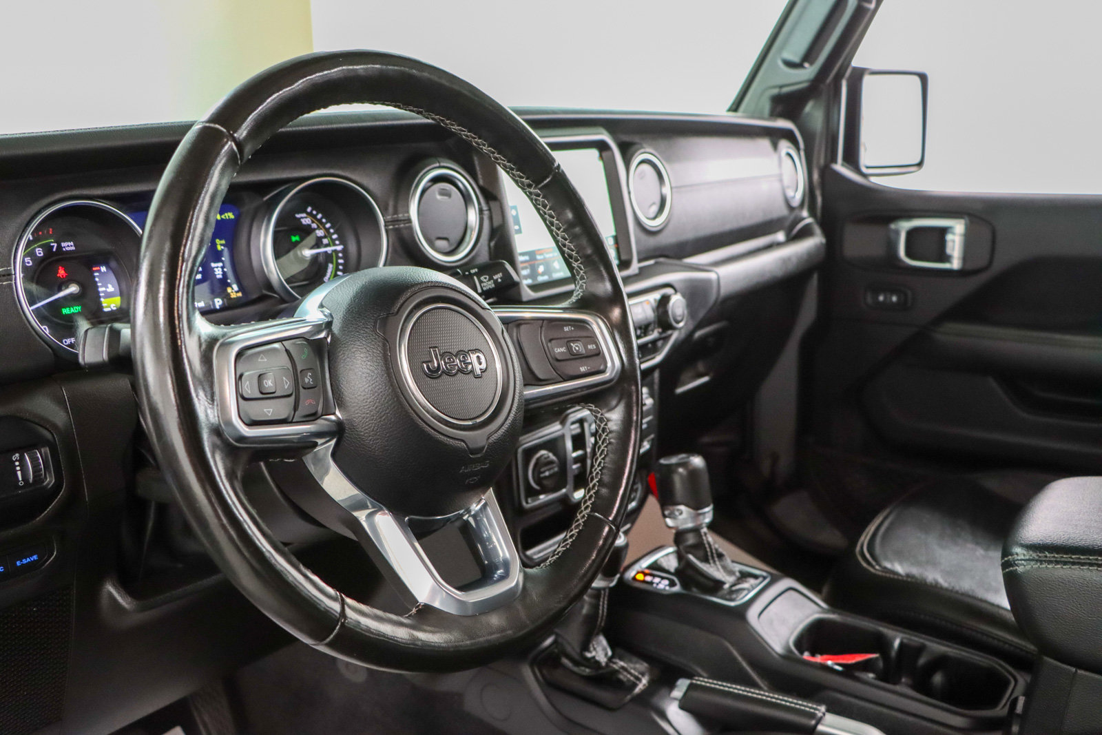 Used 2023 Jeep Wrangler Unlimited Sahara w/ Cold Weather Group AWD/4WD image 24