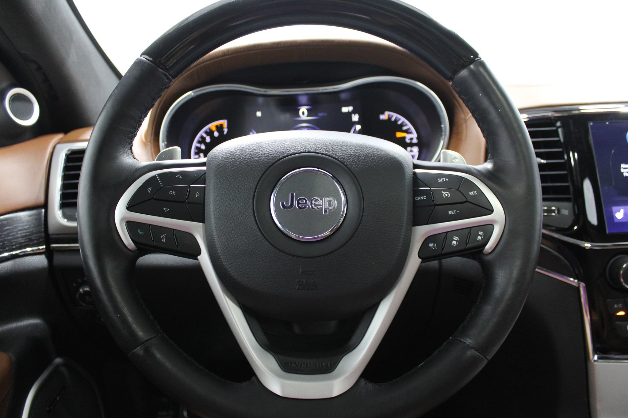 Used 2020 Jeep Grand Cherokee Summit w/ Platinum Series Group AWD/4WD image 31