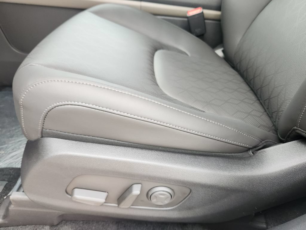 New 2027 Kia Carnival FWD image 7