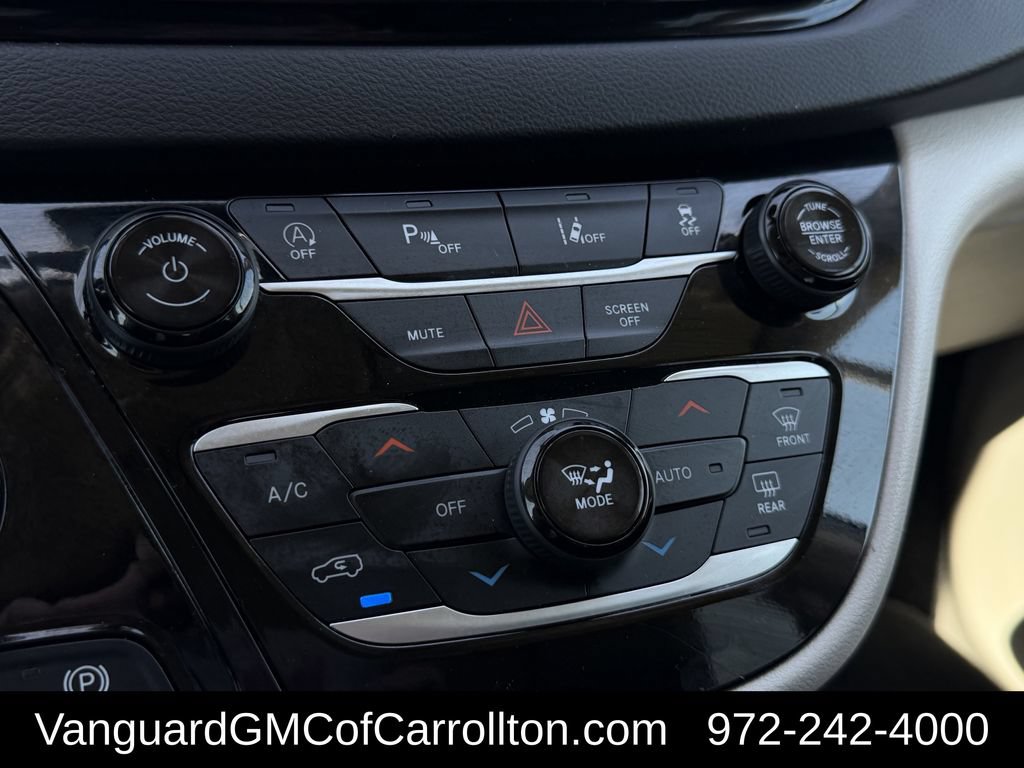Used 2024 Chrysler Pacifica Touring-L FWD image 20