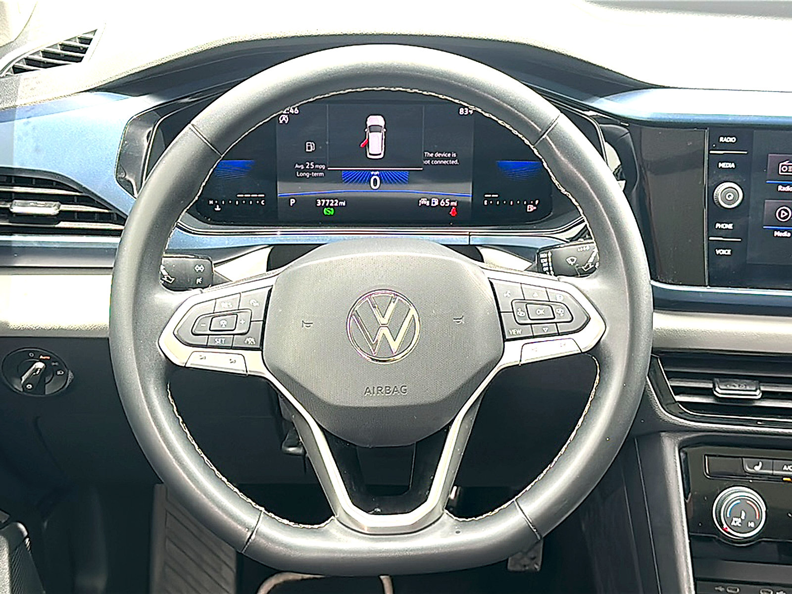 Used 2023 Volkswagen Taos SE w/ Panoramic Sunroof Package FWD image 22