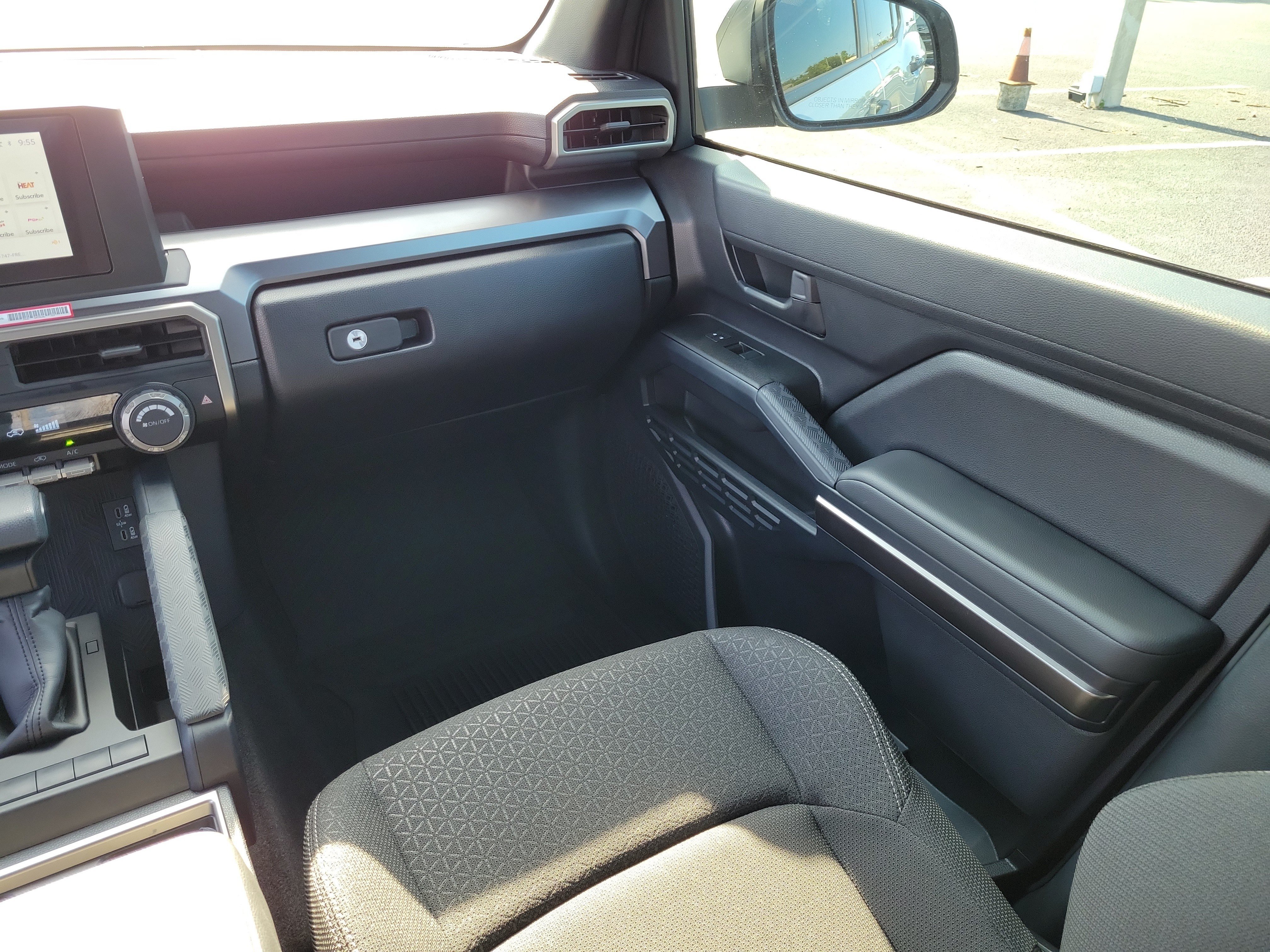 Used 2025 Toyota 4Runner SR5 AWD/4WD image 17