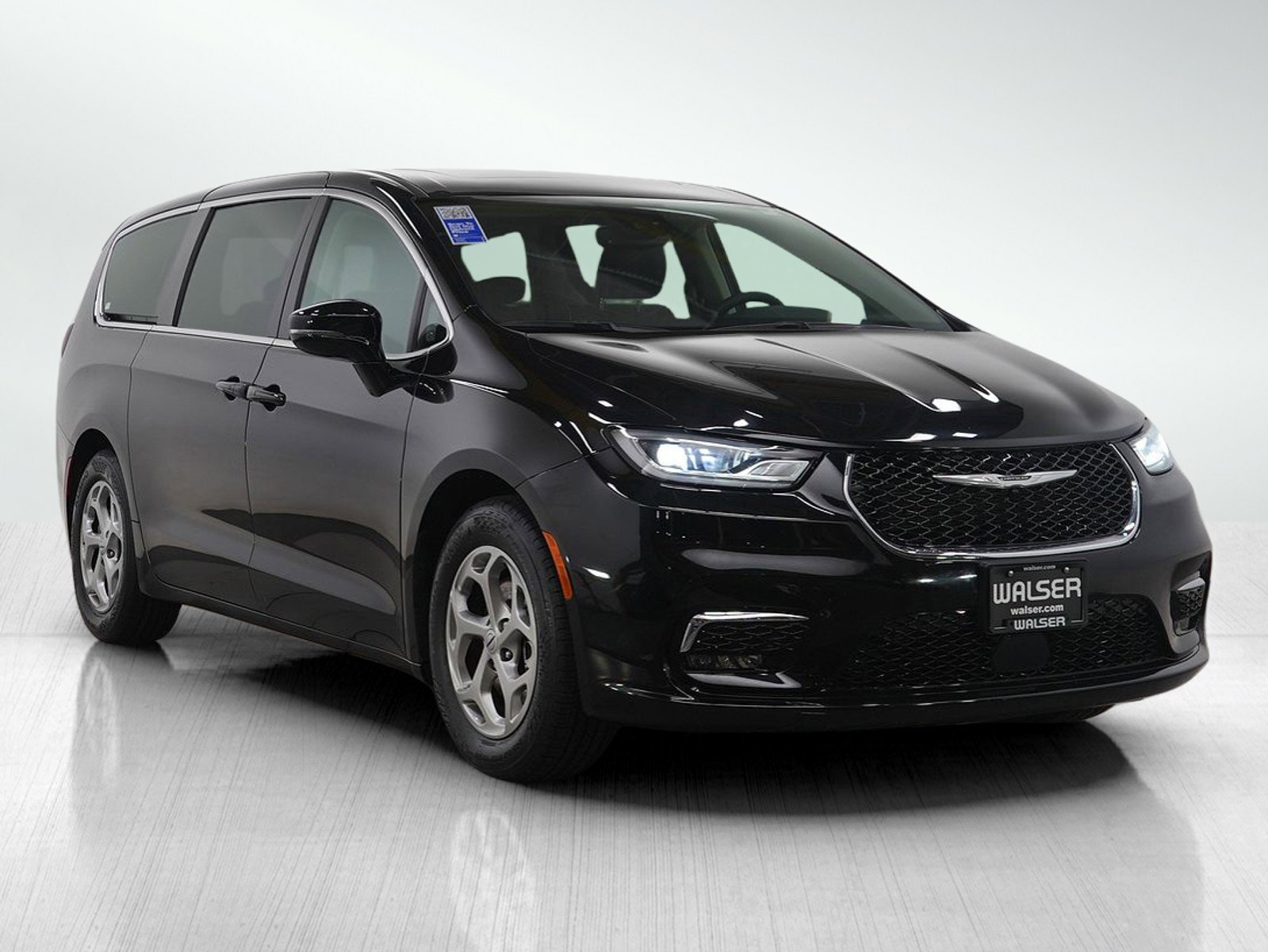 Used 2024 Chrysler Pacifica Limited image 8