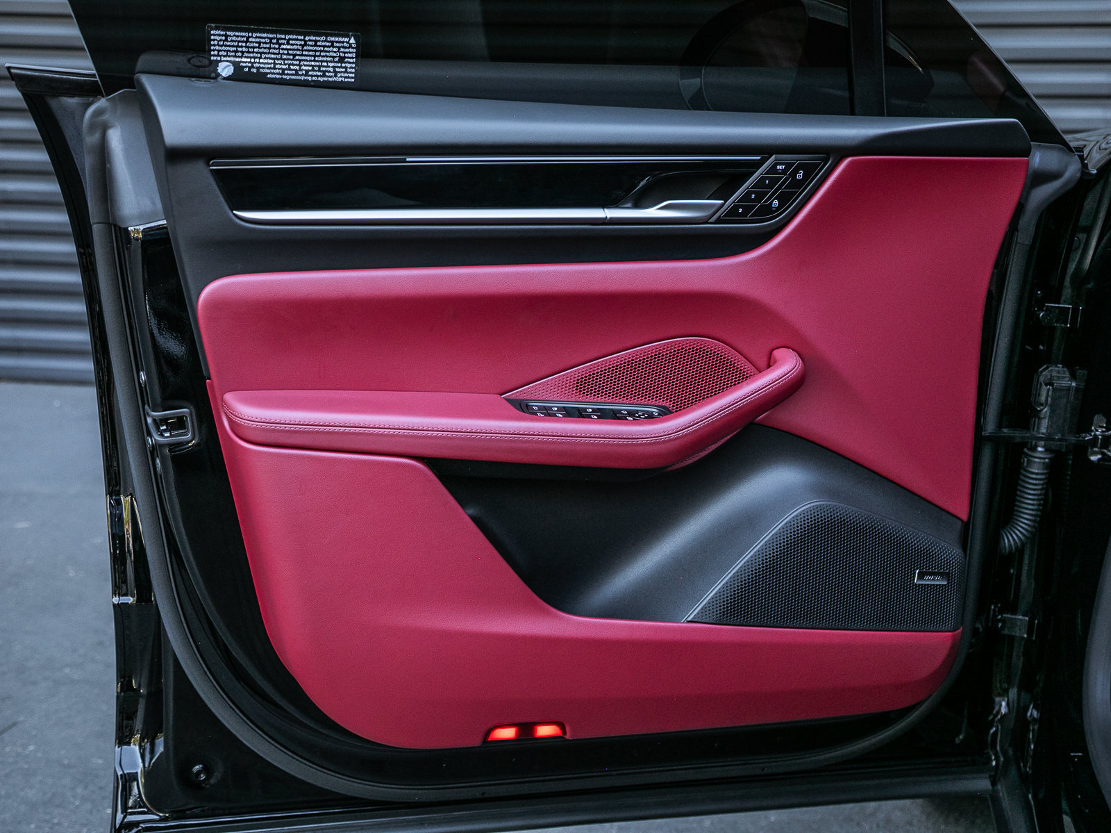Certified 2025 Porsche Macan Electric RWD image 17