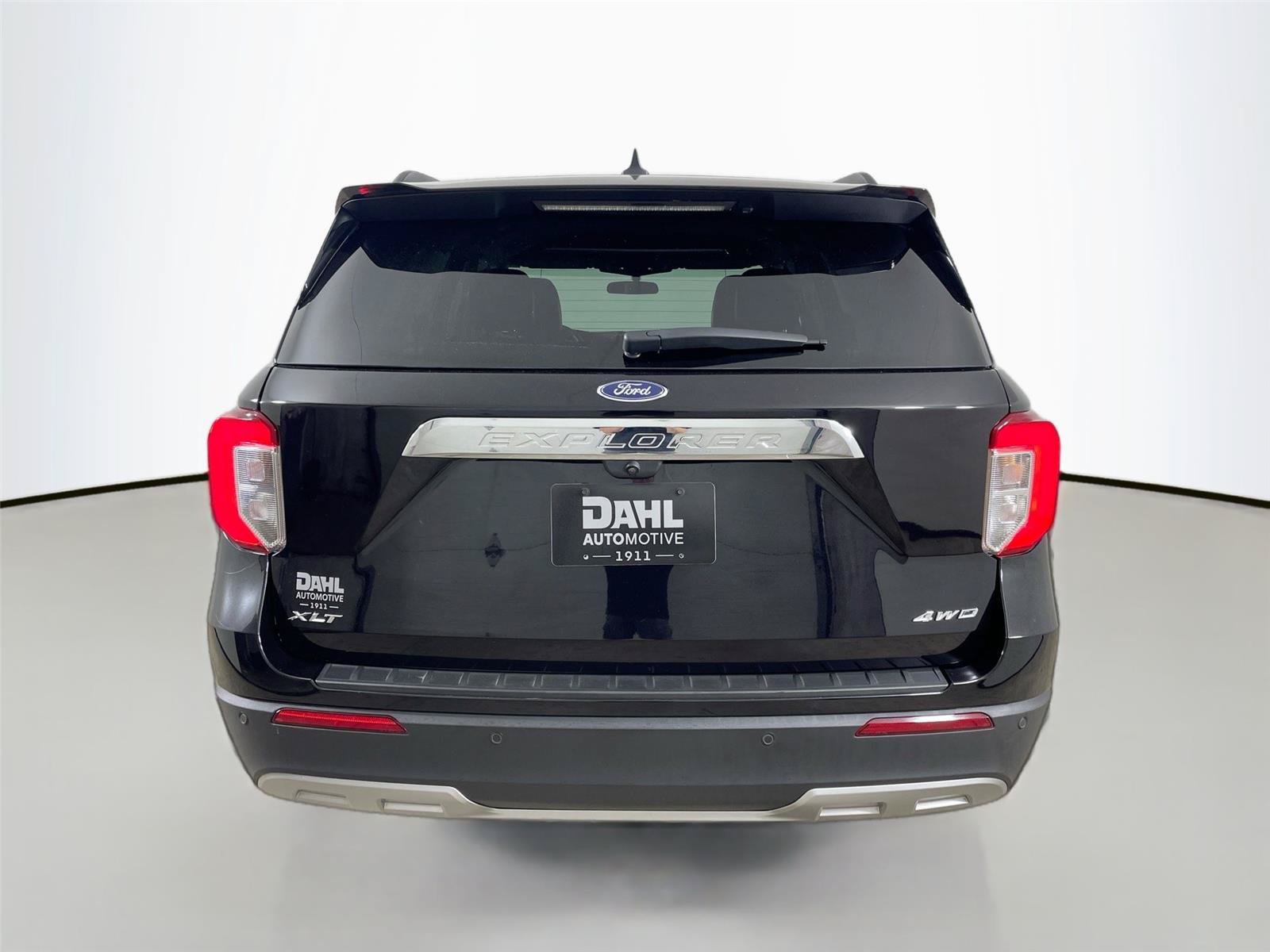 Used 2024 Ford Explorer XLT w/ Equipment Group 202A AWD/4WD image 12