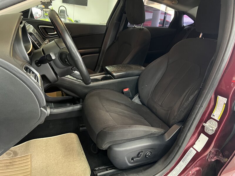 Used 2015 Chrysler 200 Limited w/ Convenience Group FWD image 27