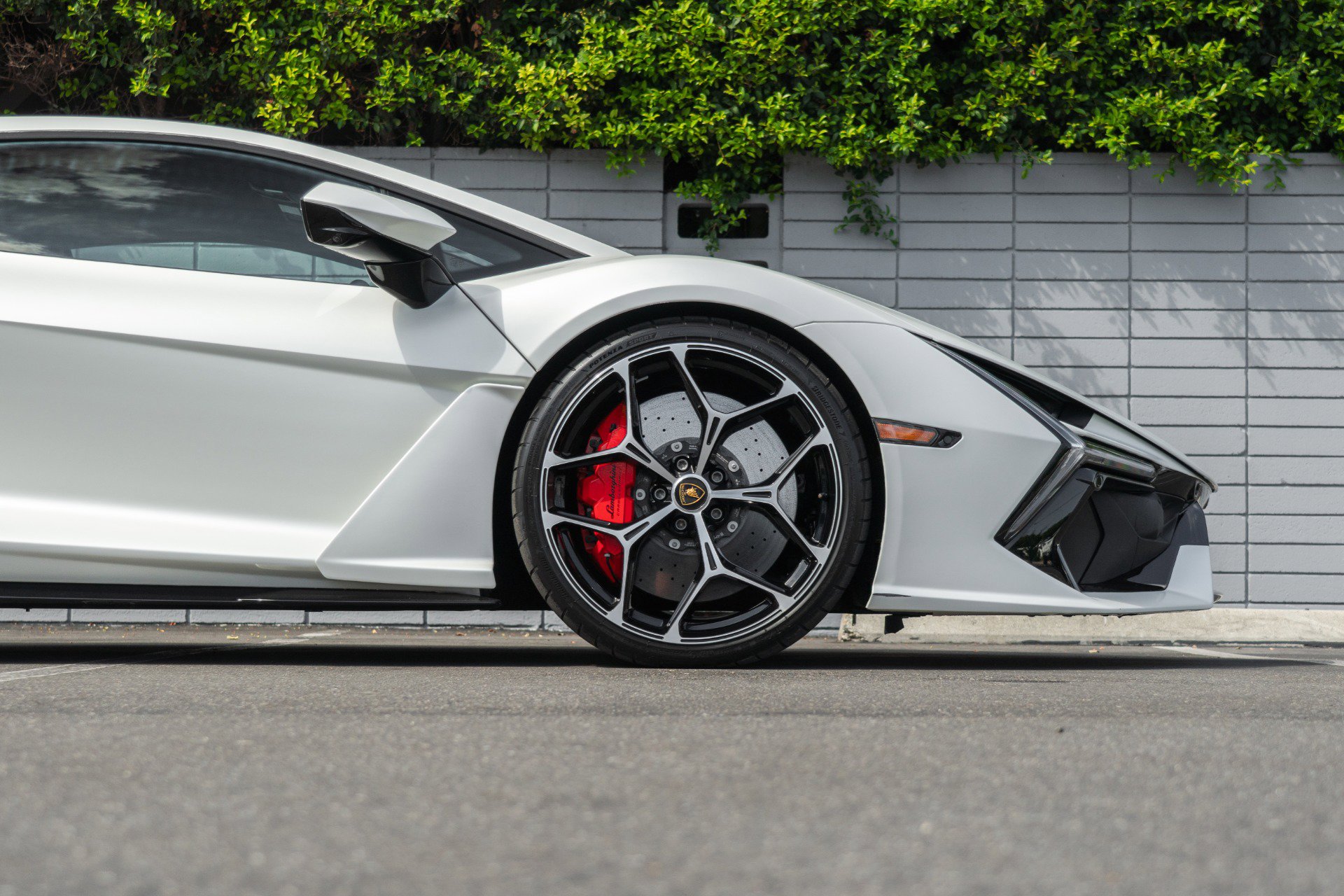Used 2024 Lamborghini Revuelto image 11