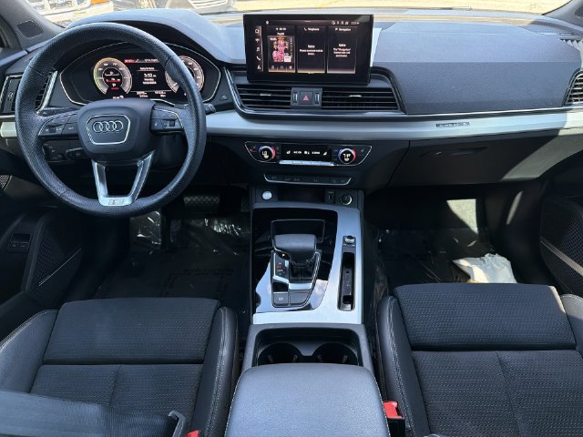 Used 2024 Audi Q5 e Premium Plus w/ Premium Plus Package AWD/4WD image 17