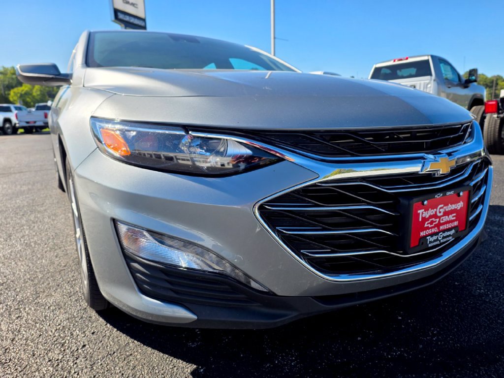 Used 2025 Chevrolet Malibu LT FWD image 11