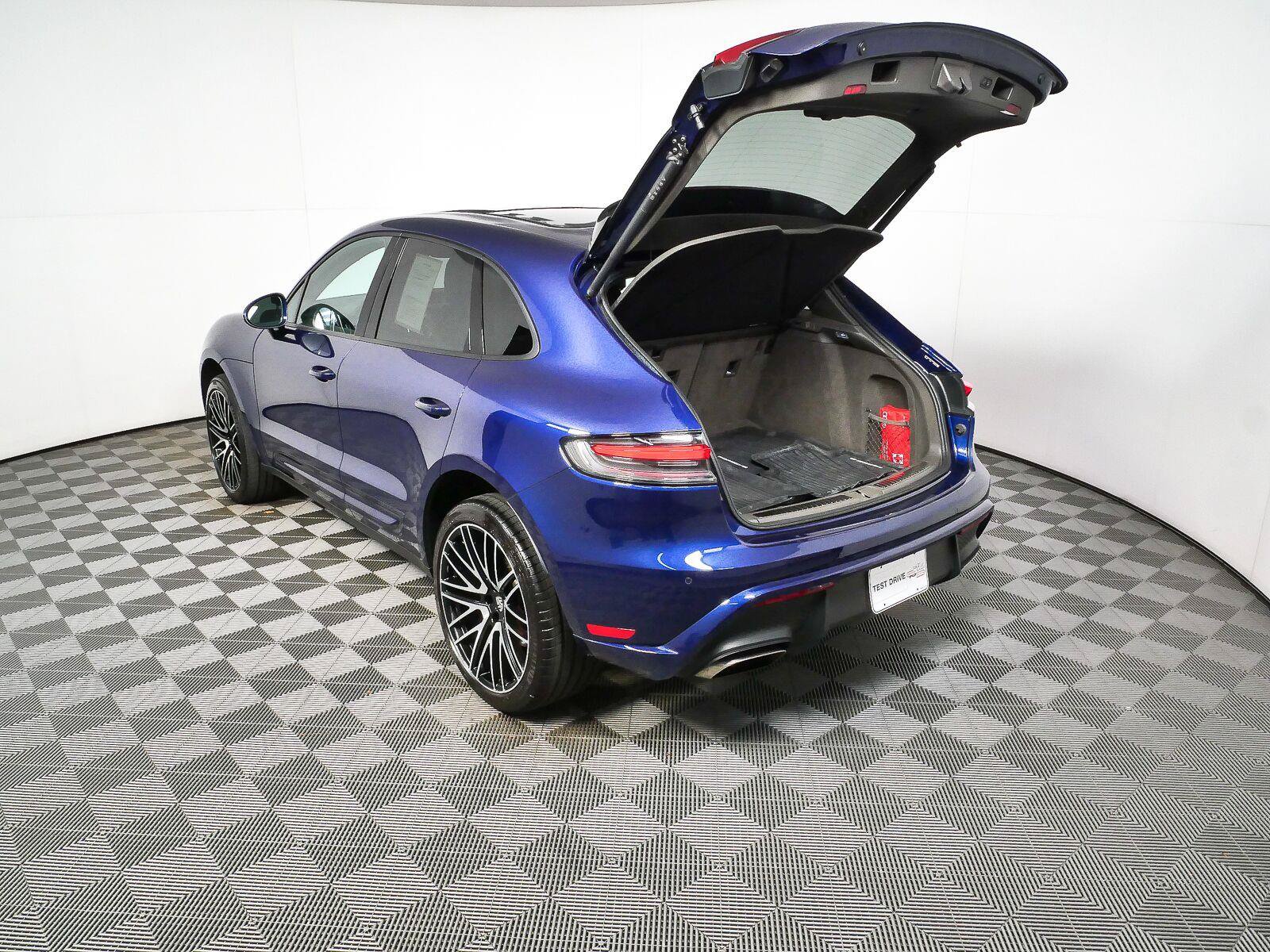 Used 2025 Porsche Macan Turbo AWD/4WD image 29