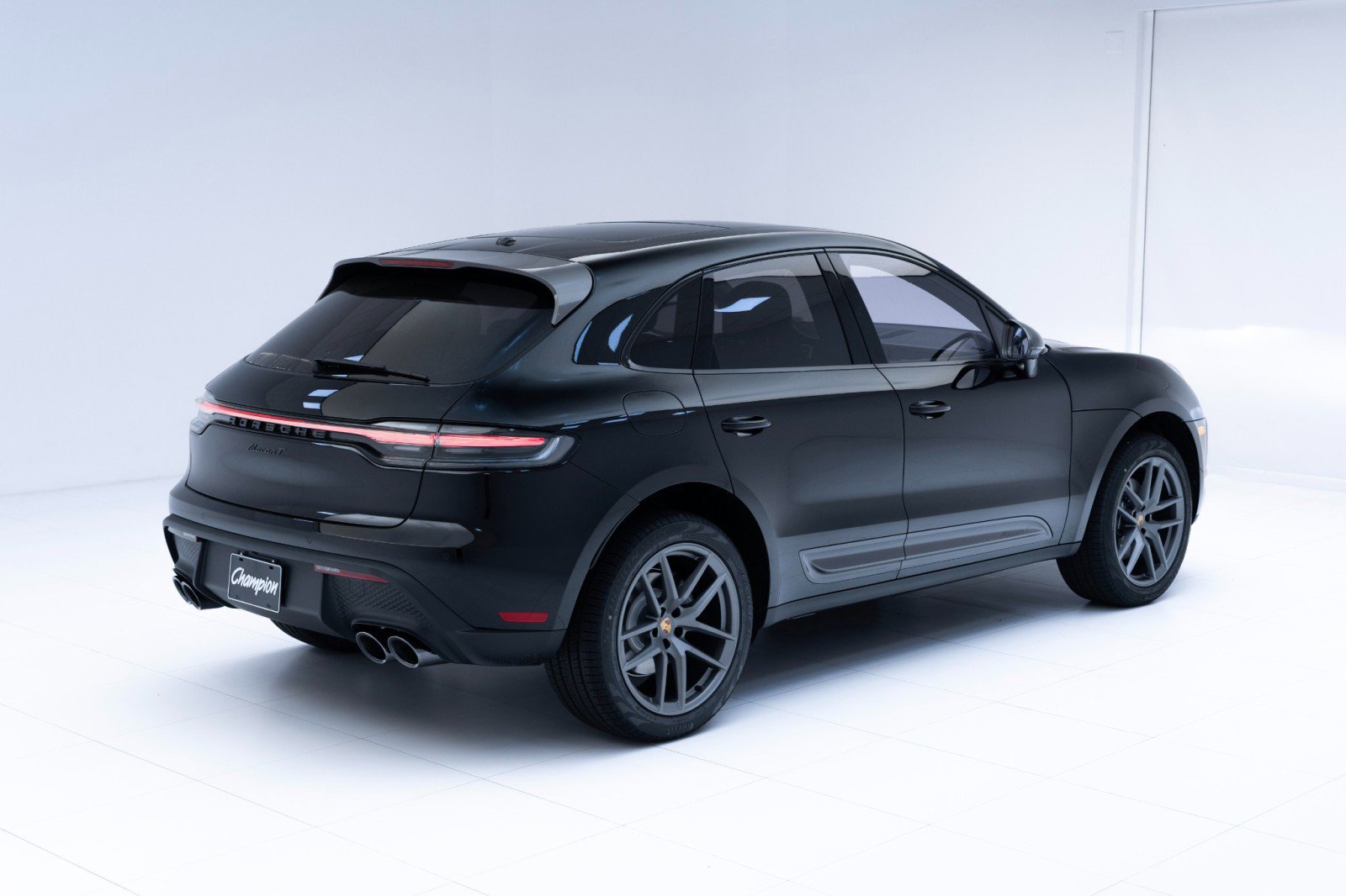 New 2025 Porsche Macan Turbo image 9