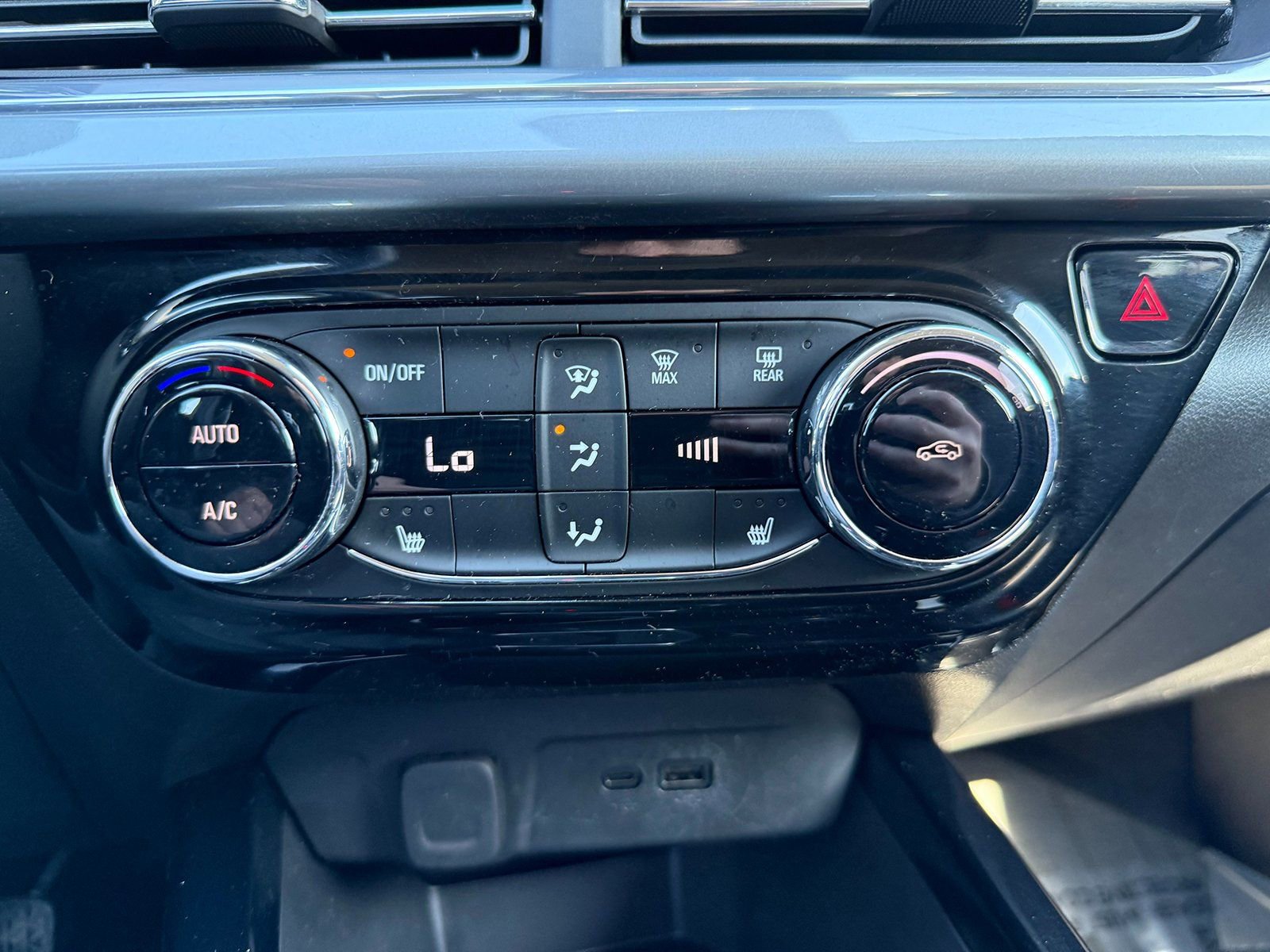 Certified 2024 Chevrolet Trax LT w/ Driver Confidence Package image 28