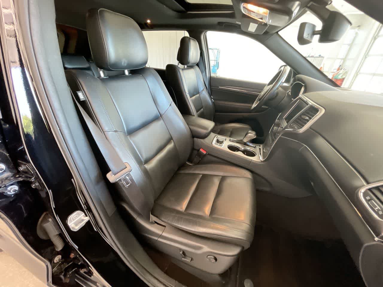 Used 2018 Jeep Grand Cherokee Limited AWD/4WD image 25