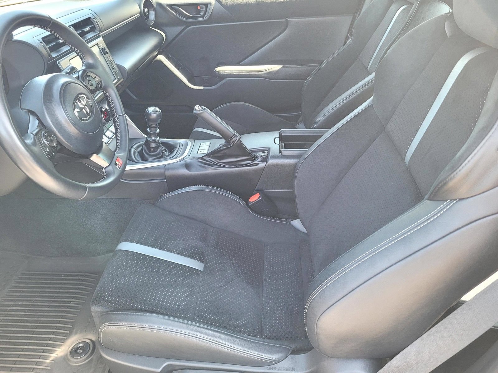 Used 2025 Toyota GR86 Premium w/ ALL Weather Mat Package (TMS) RWD image 18