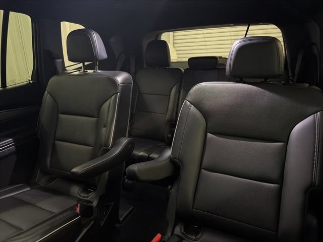 Used 2025 Buick Enclave Preferred AWD/4WD image 12
