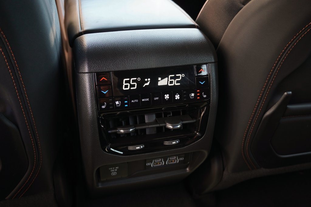 Used 2024 Jeep Grand Cherokee Summit AWD/4WD image 33