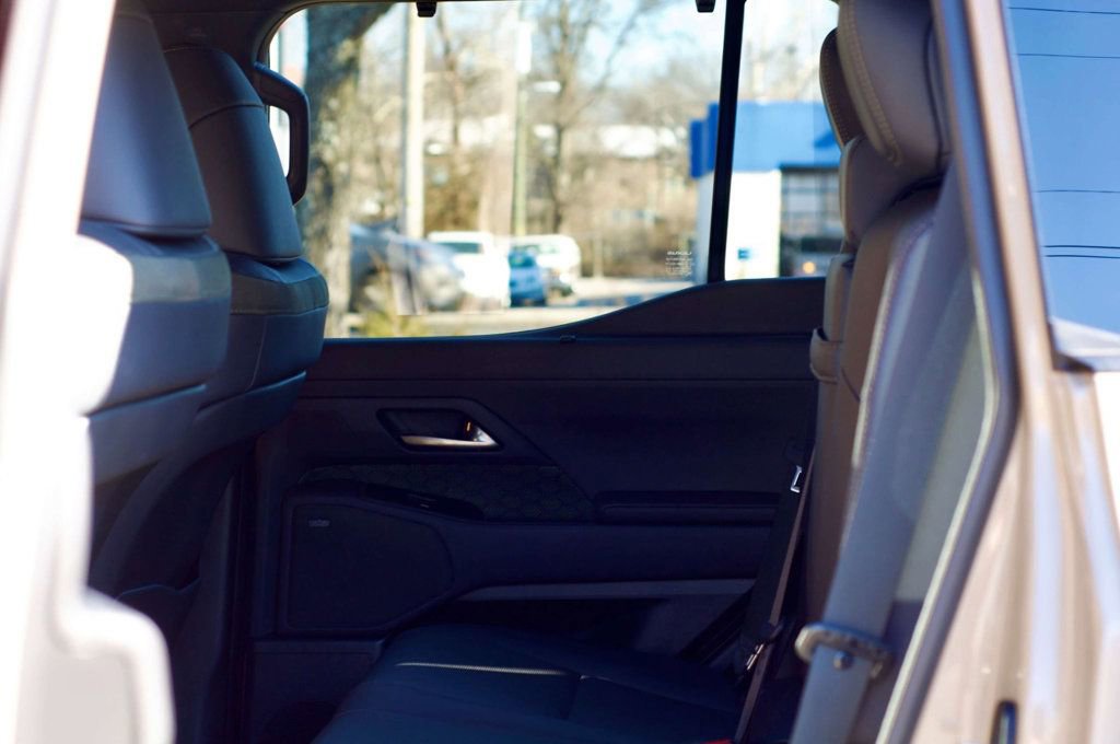 Used 2024 Lexus GX 550 image 44
