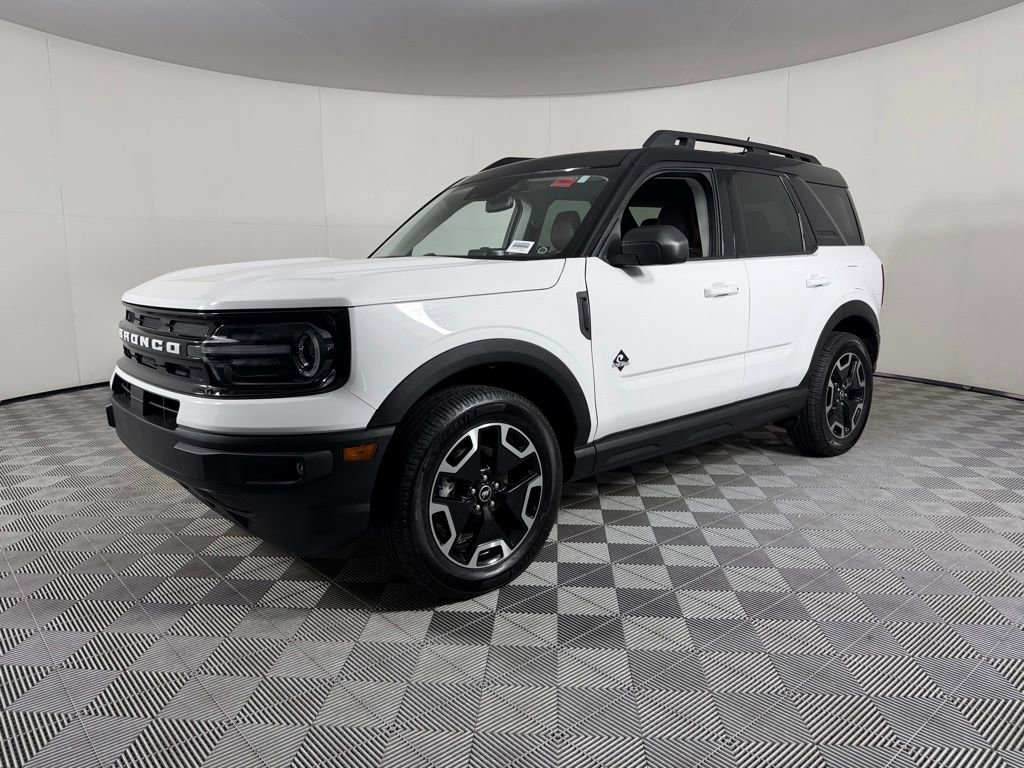 Used 2022 Ford Bronco Sport Outer Banks w/ Tech Package image 3