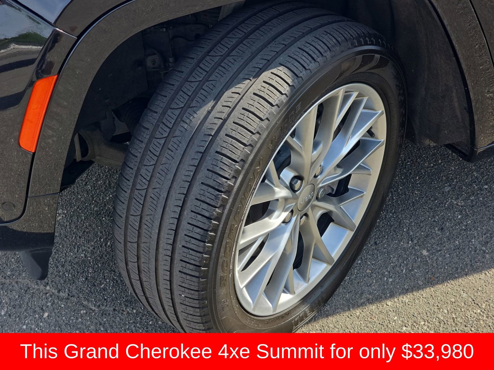 Used 2022 Jeep Grand Cherokee Summit w/ Advanced Protech Group IV AWD/4WD image 41