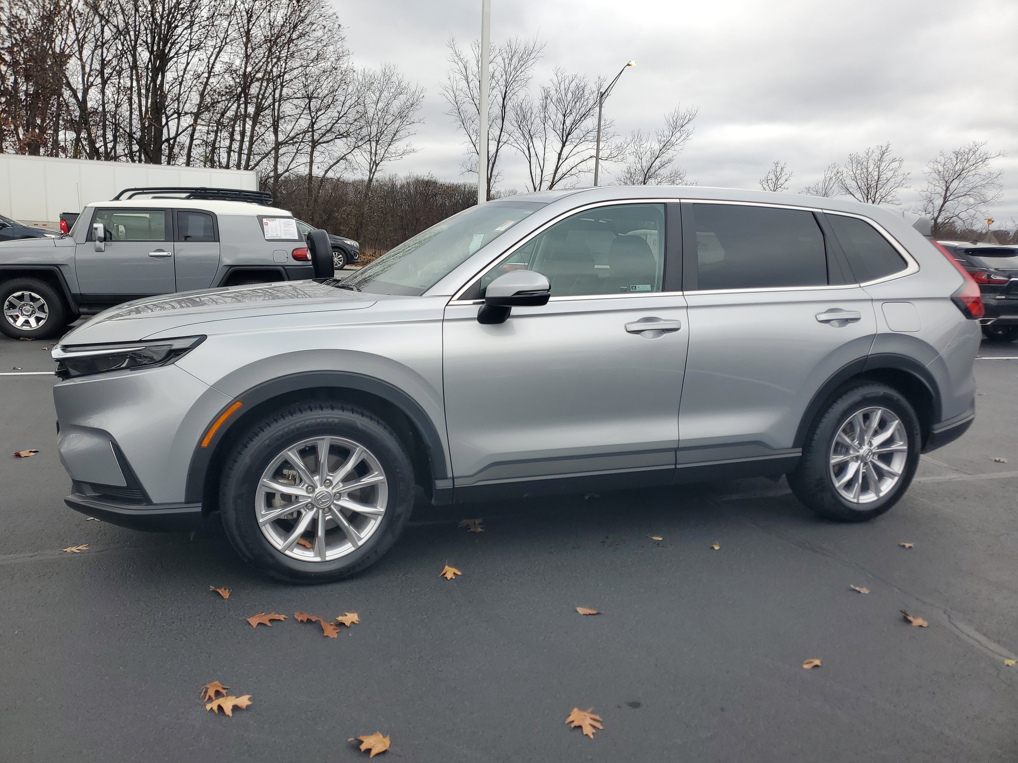 Used 2024 Honda CR-V EX image 3