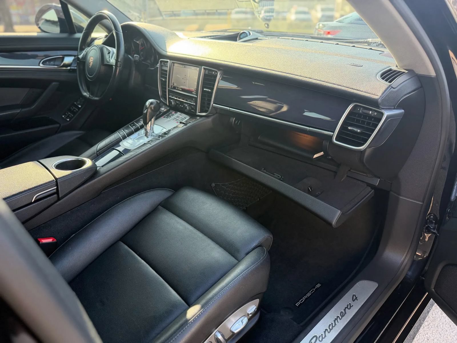Used 2014 Porsche Panamera 4 w/ Premium Package AWD/4WD image 12