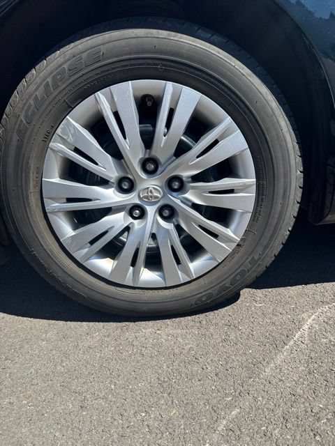 Used 2014 Toyota Camry LE FWD image 11
