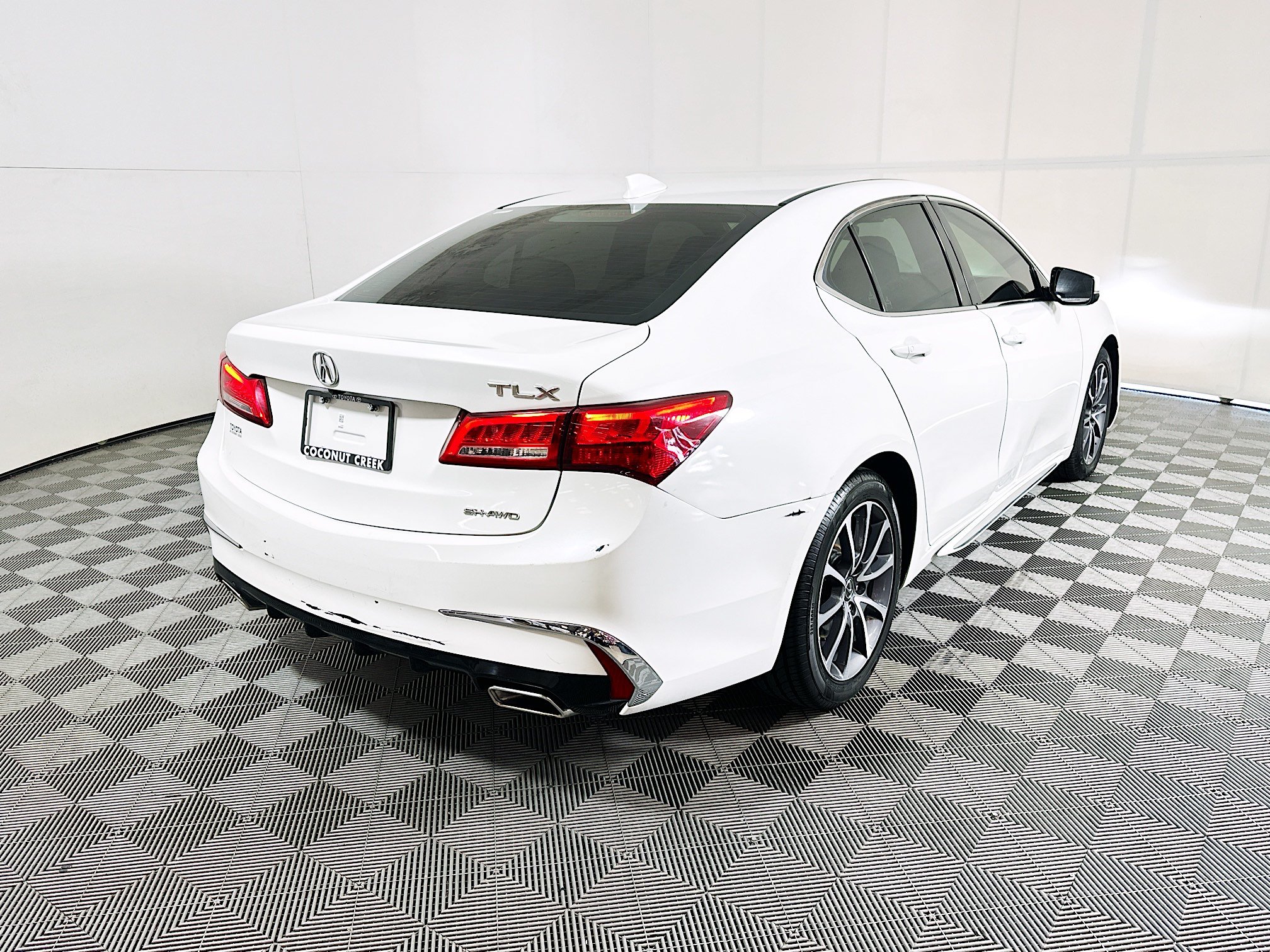 Used 2018 Acura TLX w/ Technology Package AWD/4WD image 3