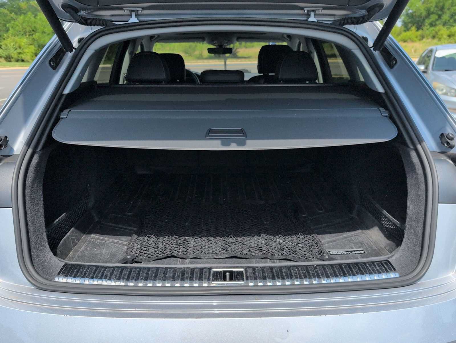 Used 2022 Audi e-tron Premium w/ Convenience Plus Package AWD/4WD image 32