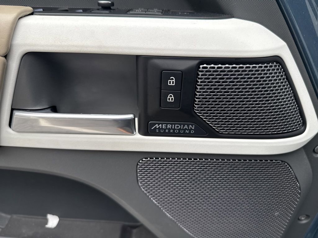 Certified 2020 Land Rover Defender 110 HSE image 9