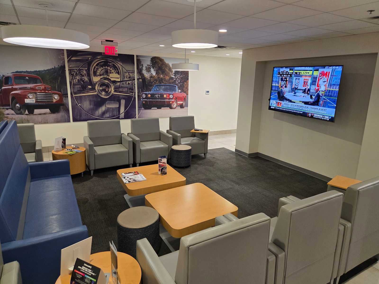 Used 2024 Cadillac Lyriq Luxury w/ LPO, Floor Liner Package image 38