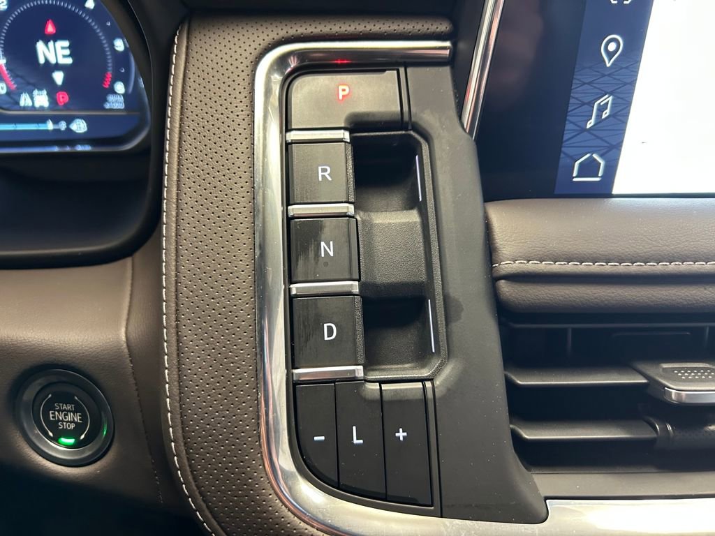 Used 2023 GMC Yukon SLT w/ SLT Luxury Package image 15