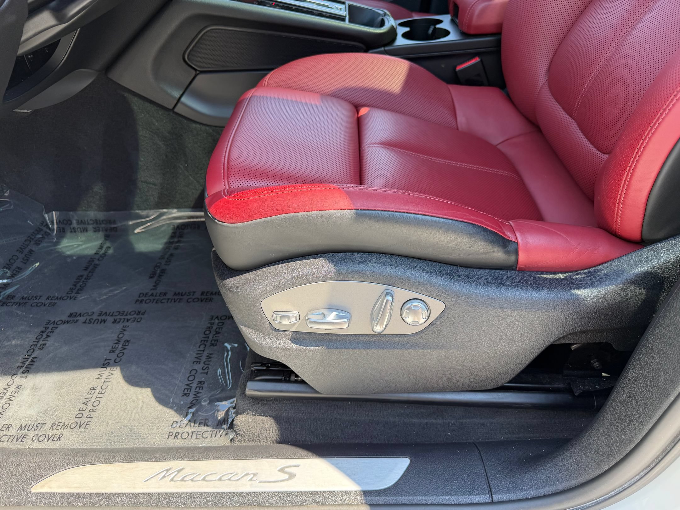 Certified 2023 Porsche Macan S AWD/4WD image 25