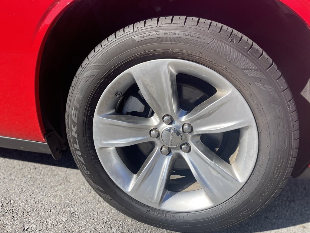 Used 2022 Dodge Challenger SXT image 29