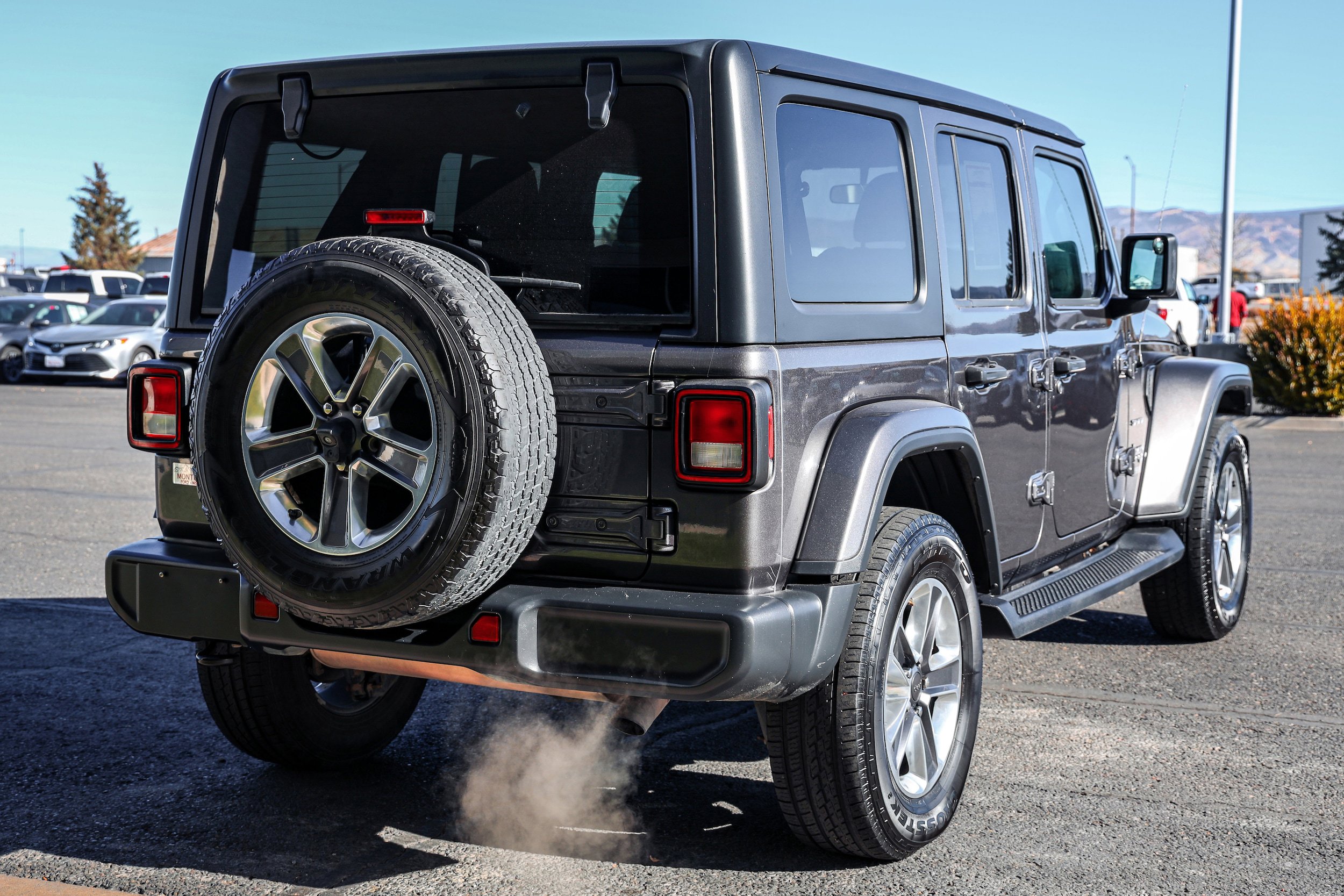 Used 2020 Jeep Wrangler Unlimited Sahara image 4