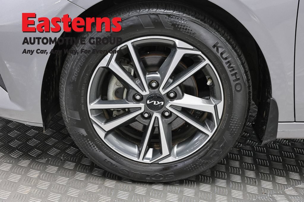 Used 2023 Kia Forte LXS w/ LXS Technology Package FWD image 32