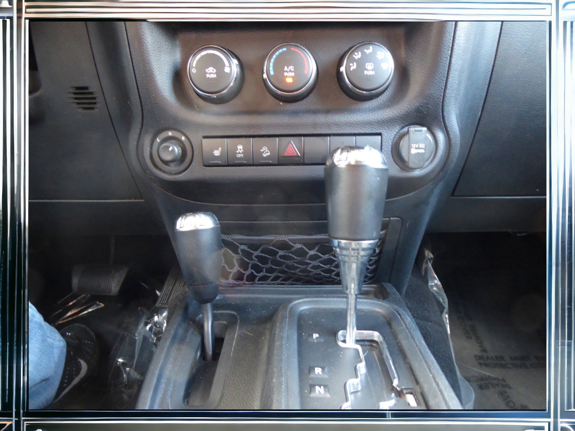 Used 2017 Jeep Wrangler Unlimited Sahara w/ Connectivity Group image 21