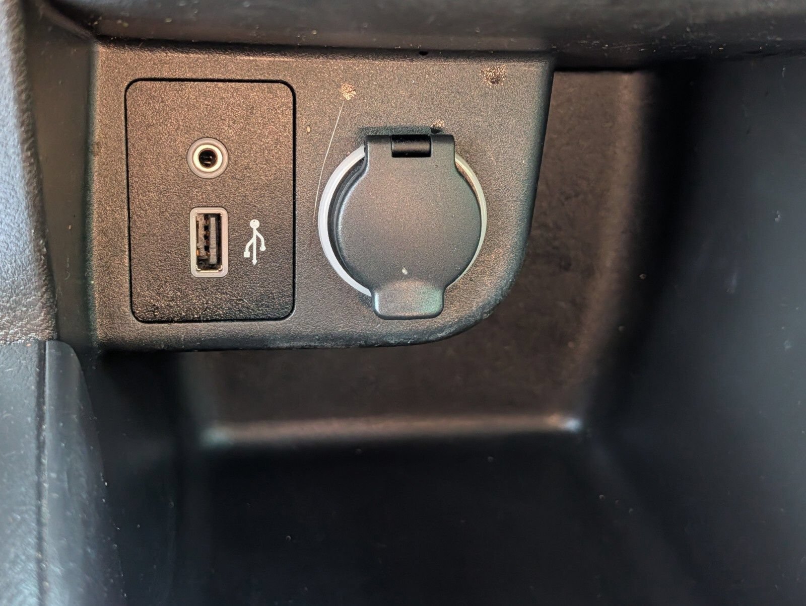 Used 2020 Nissan Kicks S FWD image 8