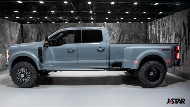 Used 2025 Ford F450 Platinum w/ FX4 Off-Road Package image 28