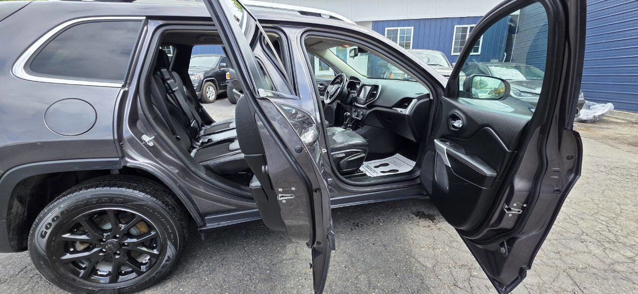 Used 2018 Jeep Cherokee Latitude Plus w/ Cold Weather Group image 10