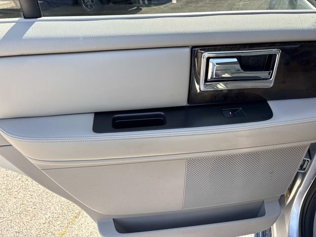 Used 2017 Lincoln Navigator Select AWD/4WD image 19