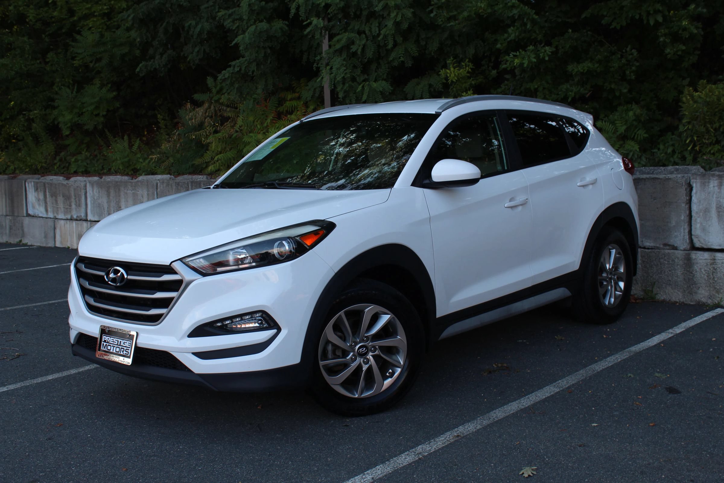 Used 2017 Hyundai Tucson SE w/ SE Popular Package 02 AWD/4WD image 2