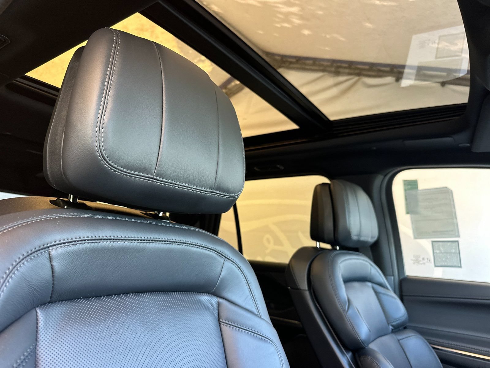 New 2026 Lincoln Navigator L Reserve w/ Jet Appearance Package AWD/4WD image 17