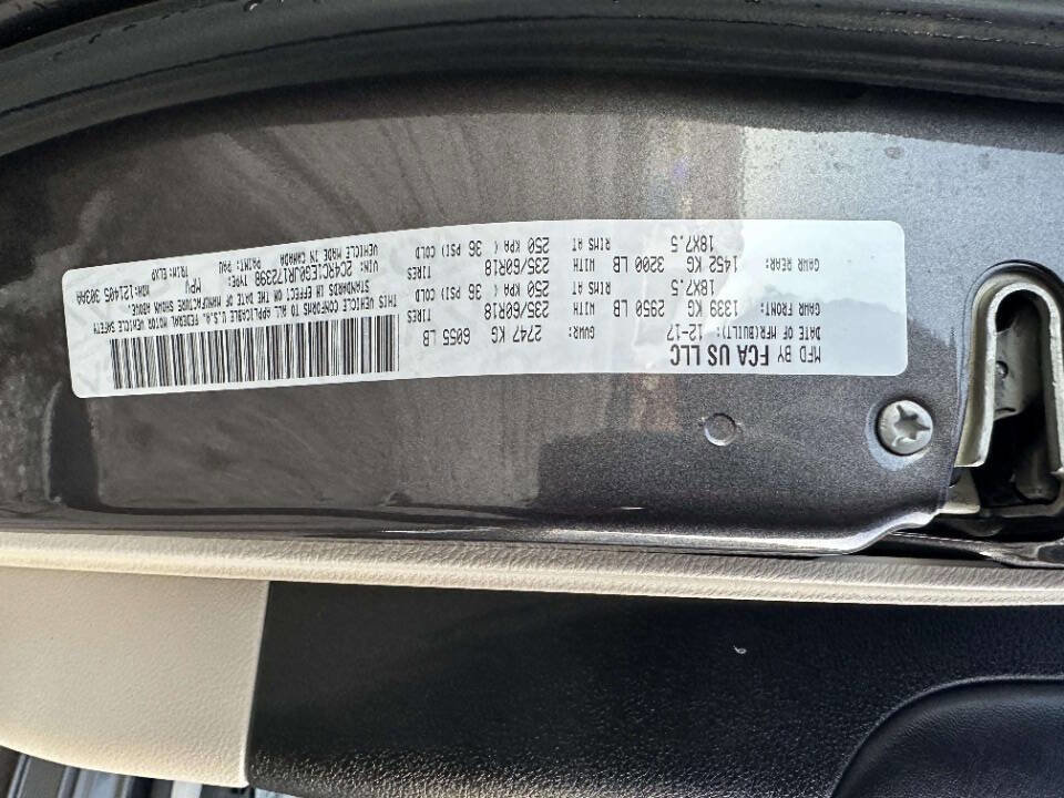 Used 2018 Chrysler Pacifica Touring-L Plus w/ Tire & Wheel Group image 33