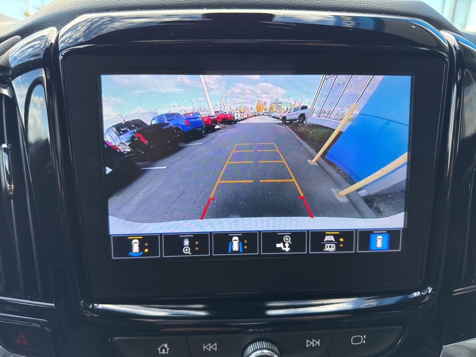 Used 2022 Chevrolet Traverse Premier image 28